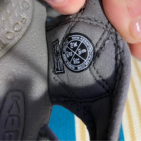 Women’s Keen Water Sandals size 6 - Picture 2 of 5